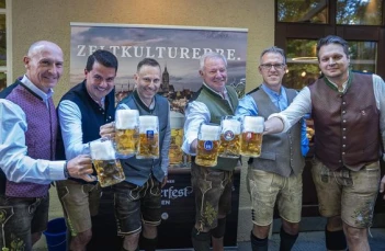 Lễ hội Oktoberfest: Khám phá Lễ hội Bia Lớn Nhất Thế Giới