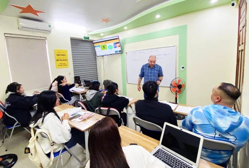 Hoc tieng duc tai Hai Phong cung giao vien ban xu