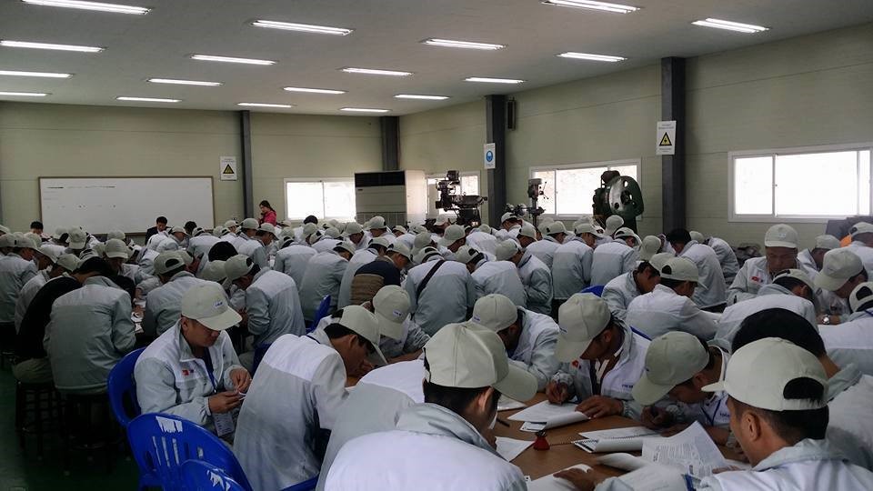 Lao động Việt Nam hoàn tất thủ tục Xuất nhập cảnh lao-dong-viet-nam-hoan-thanh-thu-tuc-xuat-nhap-canh